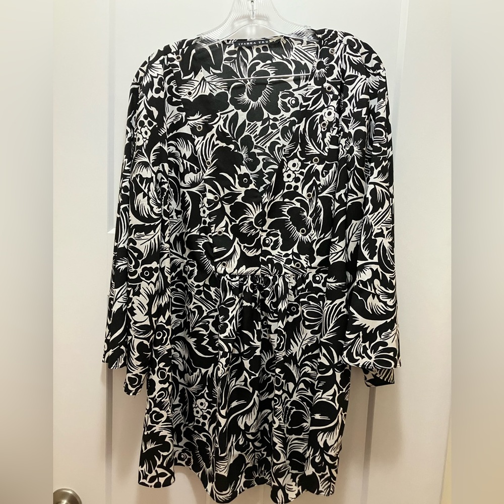 Black and white floral tunic Ivanka Trump 2X